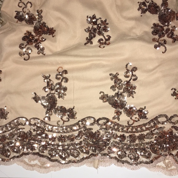 Gold body on sequence dress - Picture 4 of 6